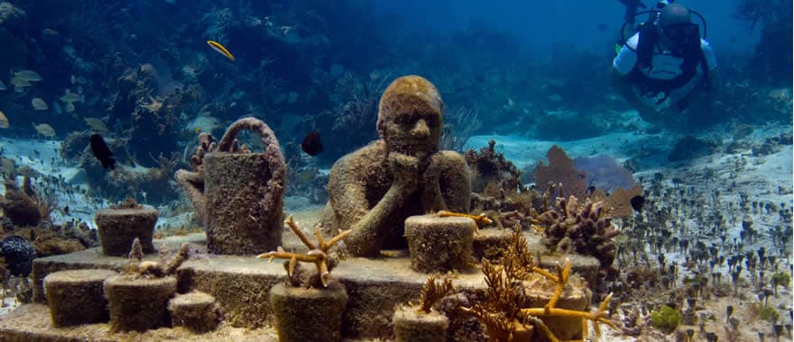 Impresionante Museo Subacuático de Cancún